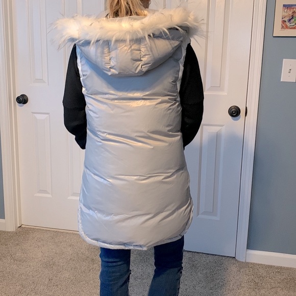 Sundance puffer vest silver cream removable hood and fur M - Picture 4 of 12